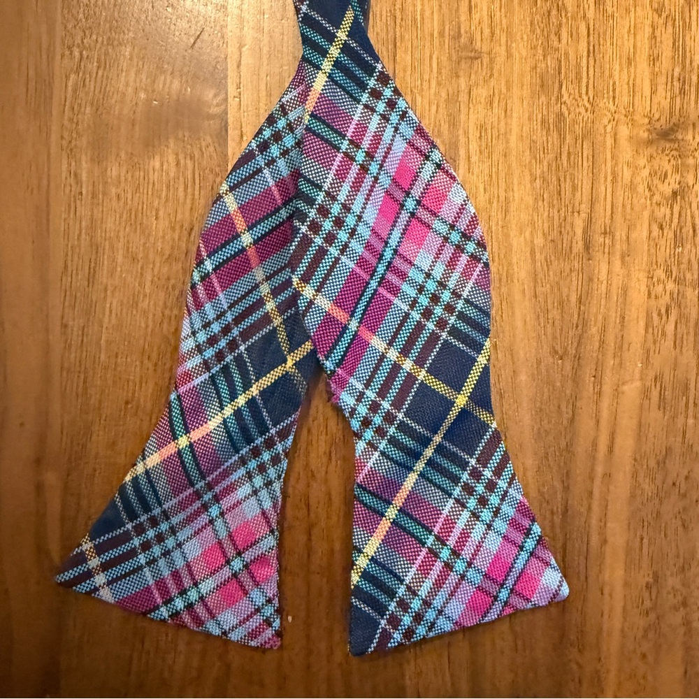 Tommy Hilfiger Men’s Silk Bow Tie with Plaid Design Adjustable
